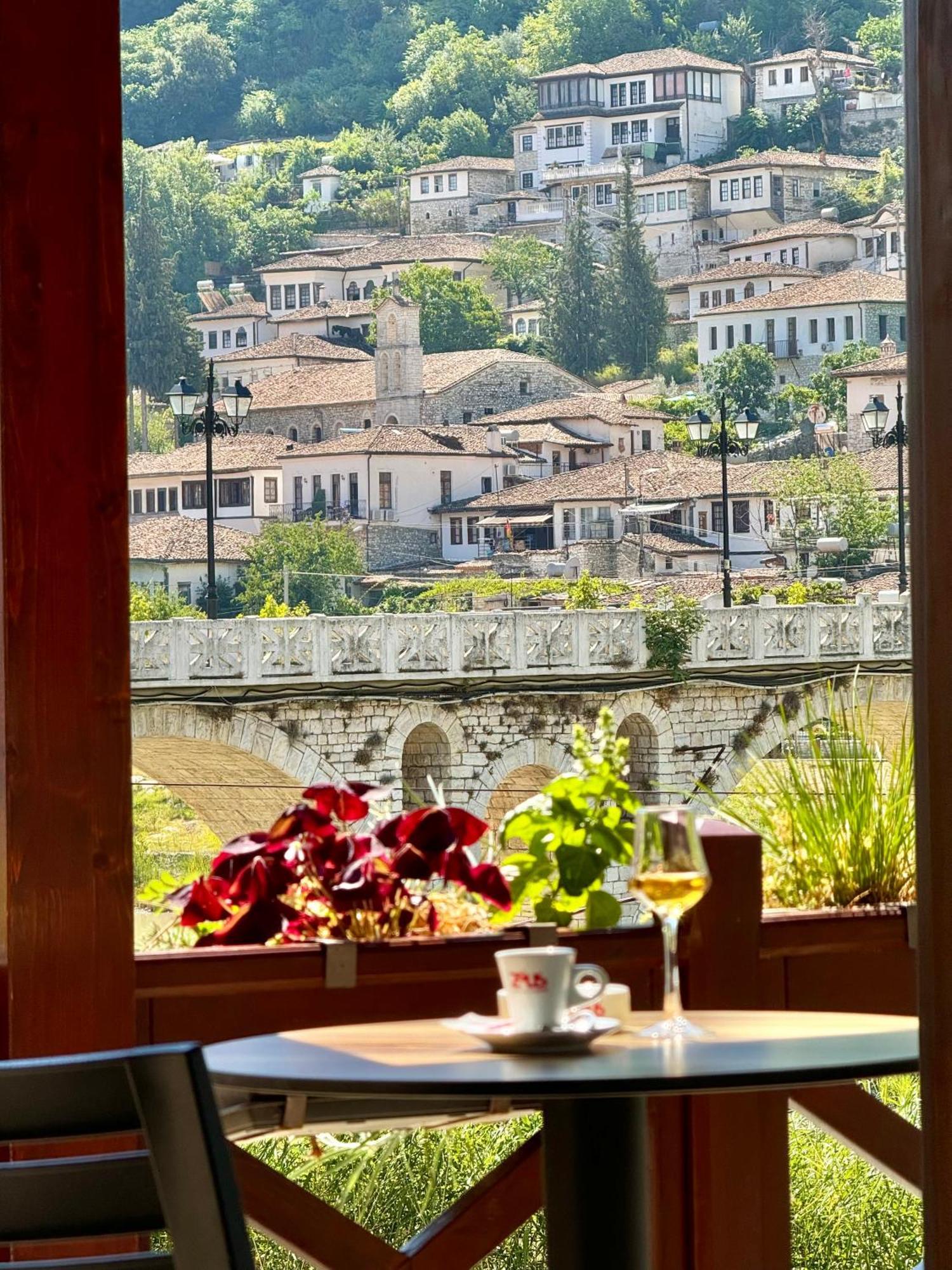 Bujtina Apsus Hotel Берат Екстериор снимка